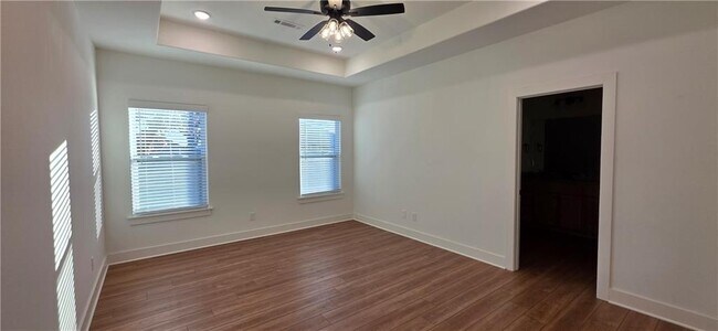 Building Photo - 951 E Buchanan St