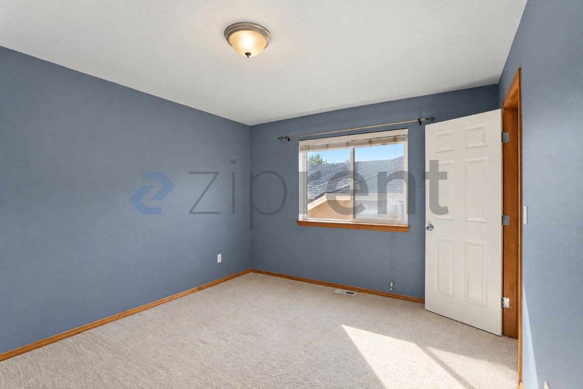 Building Photo - Unit N/A