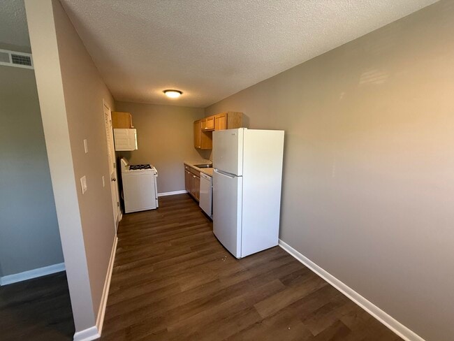 Building Photo - 213 N Ann St