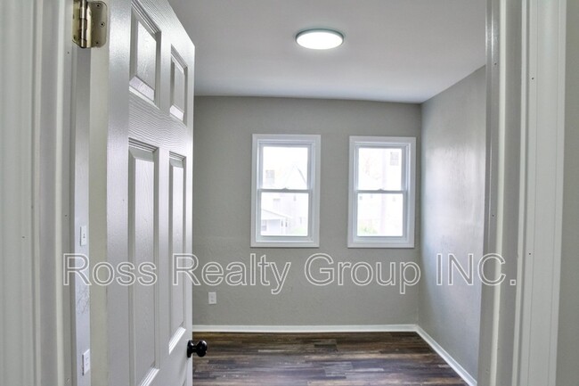 Building Photo - 518 Shasta Dr