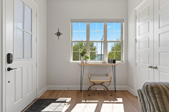 Building Photo - 7309 Sunset Blvd