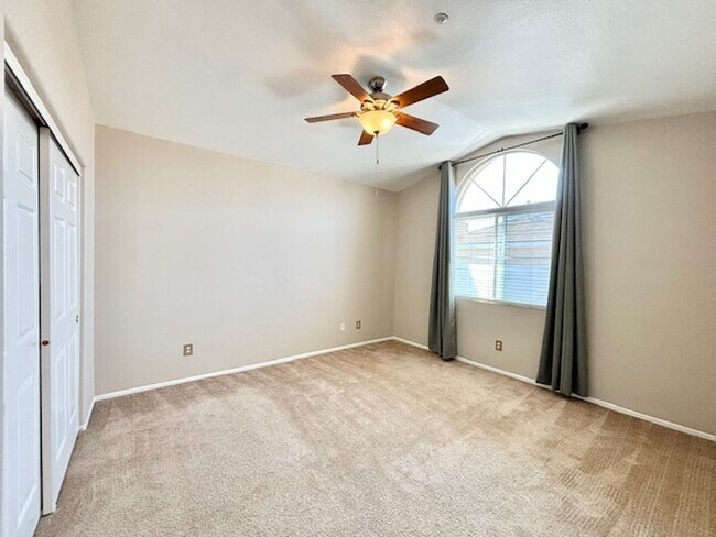 Building Photo - Oxnard | Seabreeze Gated Community | 3 Bedroom + 2.5 Bathroom | Corte Las Holas