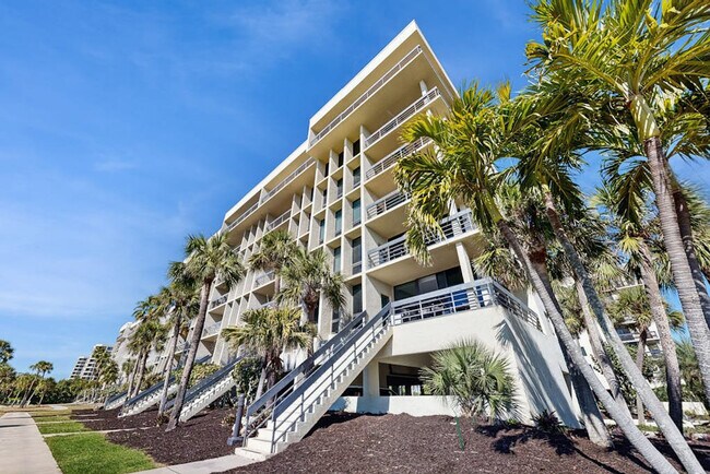 Building Photo - 1109 Gulf of Mexico Dr