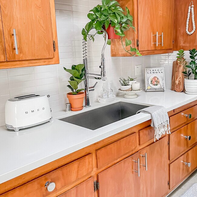 Building Photo - 3809 Floral Dr