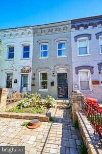 Building Photo - 935 8th St NE