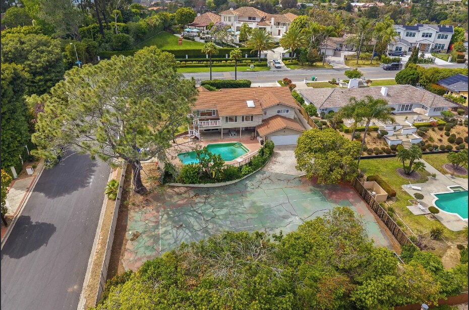 Building Photo - 6401 La Jolla Scenic Dr S