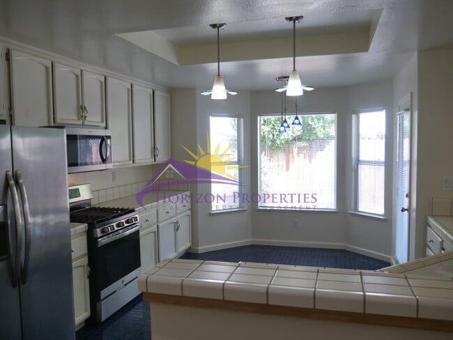 Building Photo - Unique 3 Bed 2.5 Bath 1,971sqft Single Family Home in Sacramento