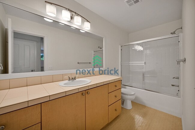 Building Photo - 3 BED & 2.5 BATH Town house FOR RENT