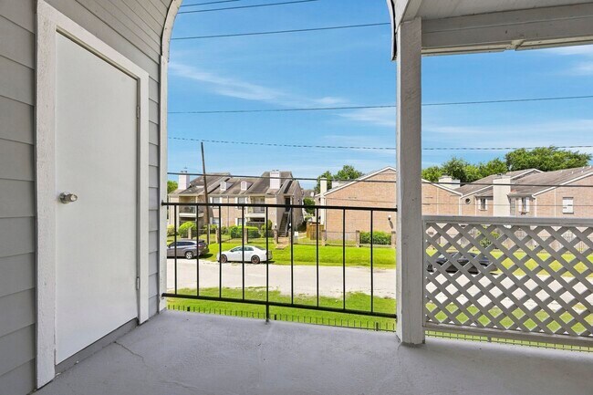 Building Photo - 14550 Fonmeadow Dr