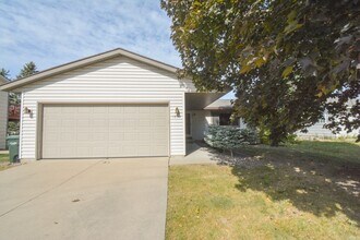 Building Photo - Spacious 3 Bed, 2 Bath Home with Finished Basement and Walkout Patio!