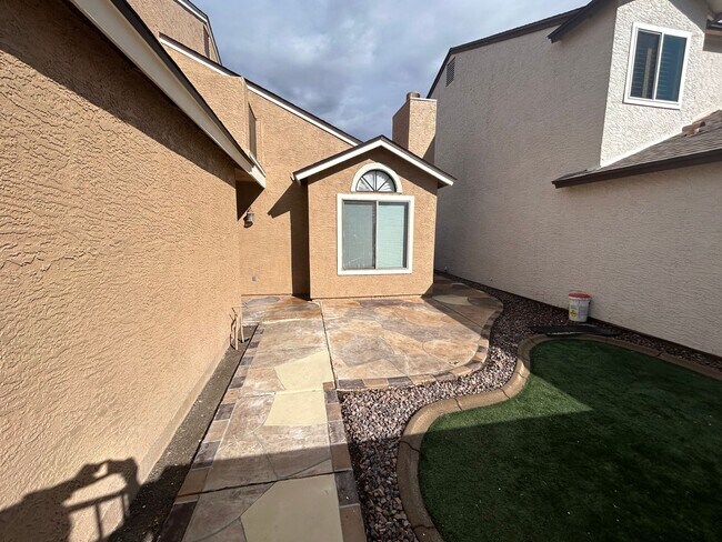 Building Photo - 4 Bedroom 2 Bath Greenfield Park Home