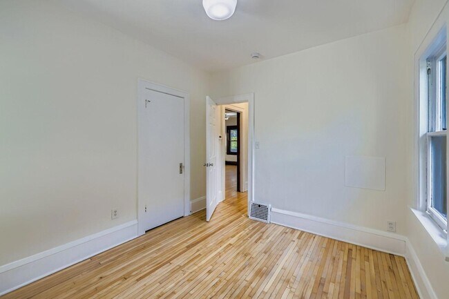 Building Photo - 1683 Minnehaha Ave E