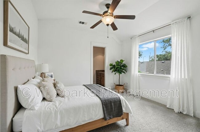 Building Photo - 5535 Willis Ave