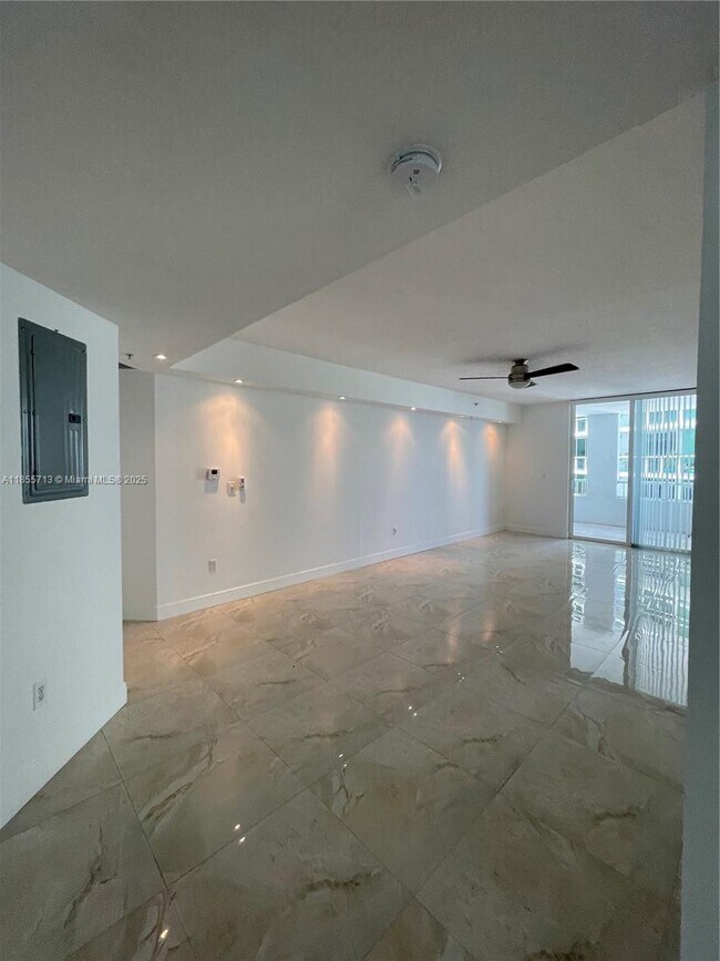 Building Photo - 170 SE 14th St