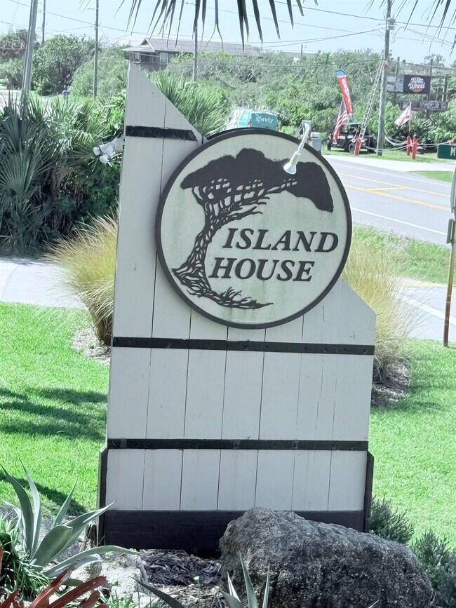 Building Photo - 5650 Jimmy Buffett Mem Hwy