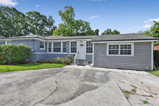 Building Photo - Renovated 3-Bedroom Home in the Heart of M...