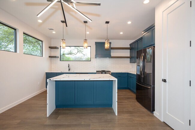 Building Photo - Modern, Updated, South Austin Two Story