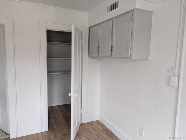 Building Photo - 250 Main St