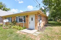 Building Photo - Cozy 2 Bedroom Duplex Home