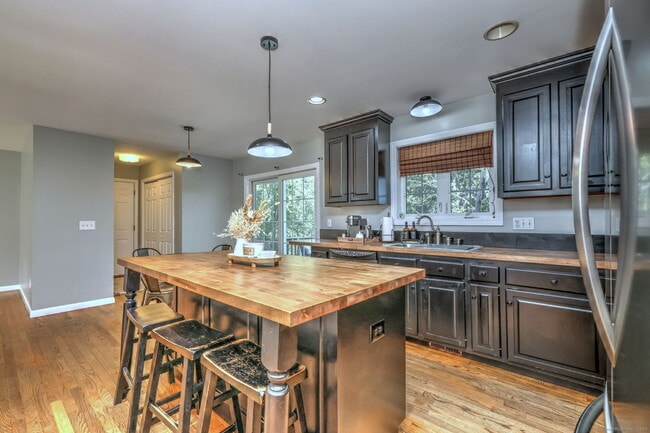 Building Photo - 28 Edgewood Ave