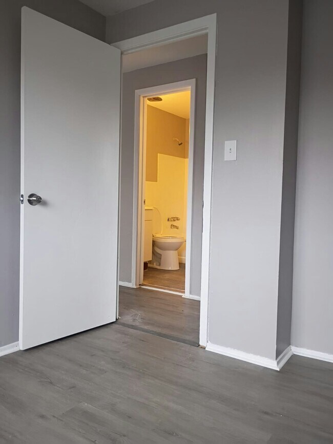 Building Photo - 13430 Euclid Ave