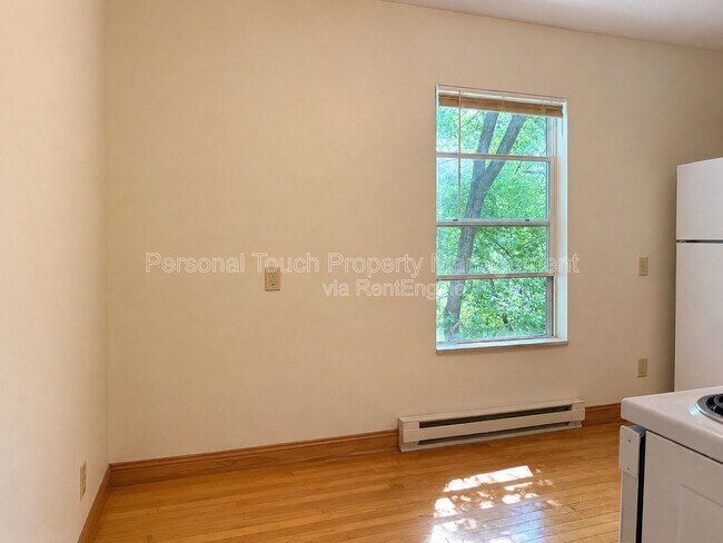 Building Photo - 411 4th Ave S