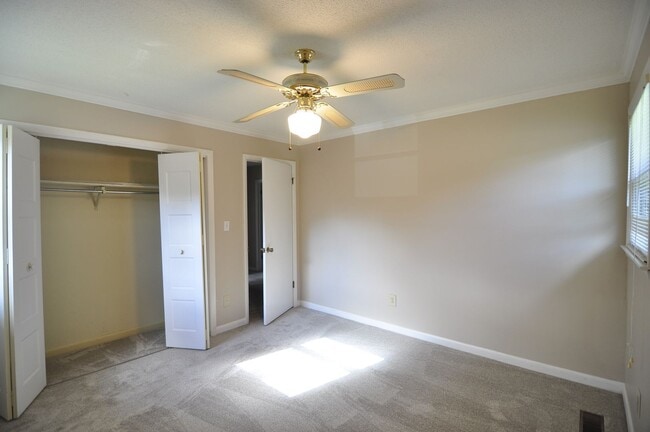 Building Photo - Large home with a pool.