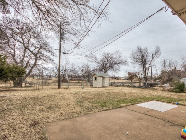 Building Photo - 5004 S Broadway Ave