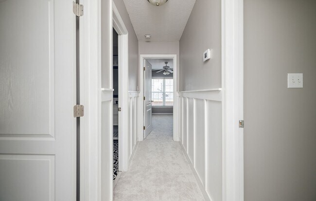 Building Photo - 4893 Somerset Dr