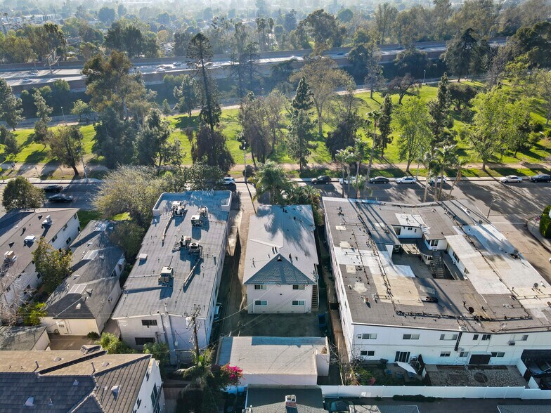 Building Photo - 4918 1/2 Tujunga Ave