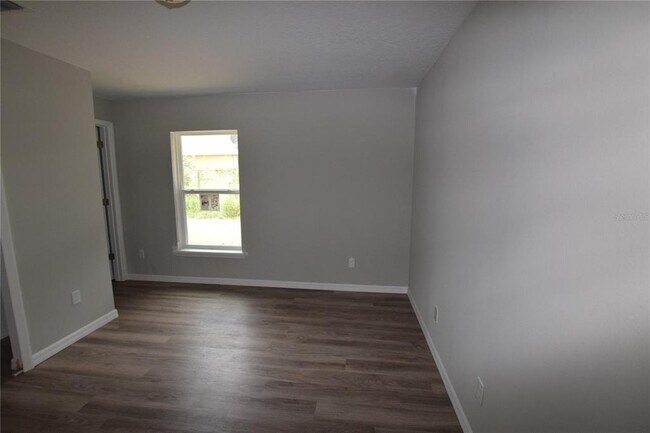 Building Photo - 925 E McDonald Ave