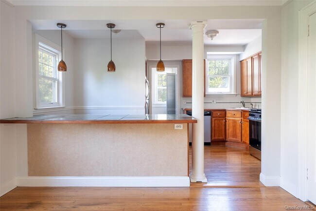 Building Photo - 453 Beach Ave