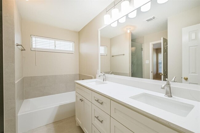 Building Photo - 14527 Golden Cypress Ln