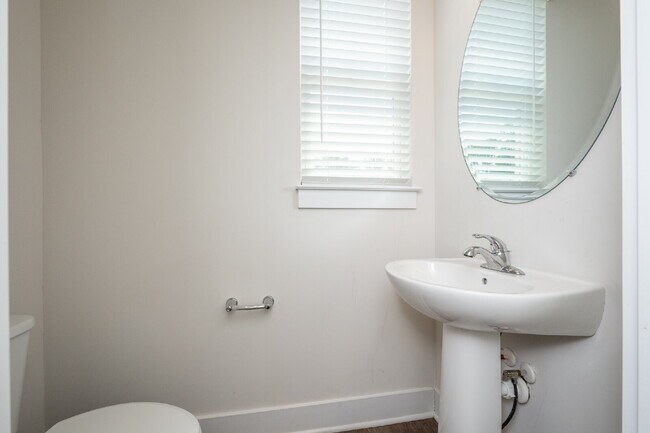 Building Photo - Modern 3BR/2.5BA Townhome with Main-Level ...