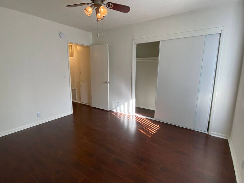 Building Photo - 10745 Hortense St