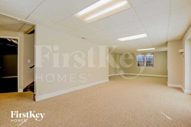 Building Photo - 121 Sawgrass Ln N