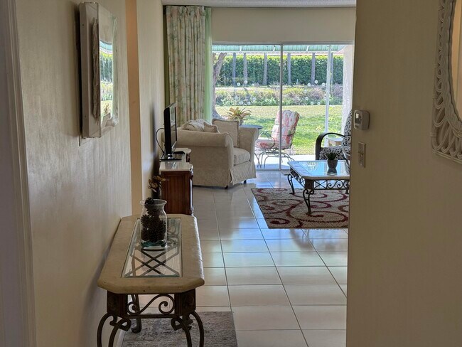 Building Photo - 8540 Chevy Chase Dr