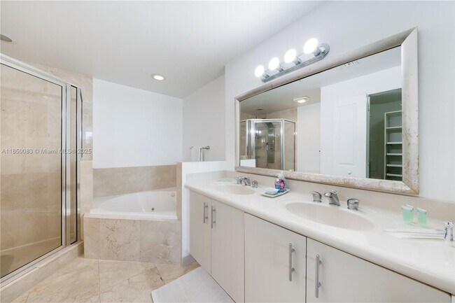 Building Photo - 7910 Harbor Island Dr
