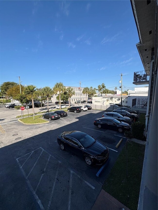 Building Photo - 16215 NE 18th Ct