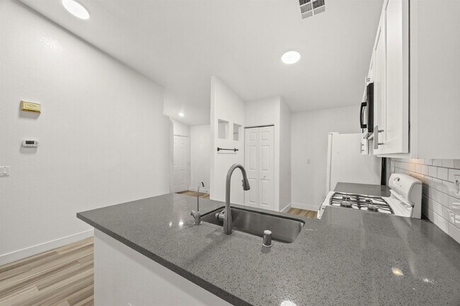 Building Photo - Charming and spacious single-story townhome nestled within a gated community in the desirable Nor...