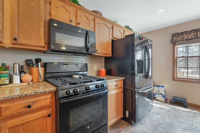 Building Photo - 2725 Timberline Dr