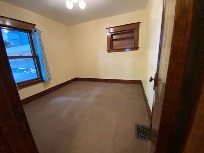 Building Photo - Historic Magill House on NW 1st Street