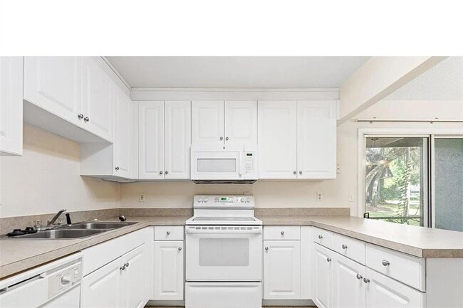 Building Photo - 501 SW 75th St