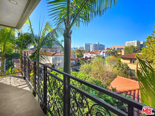 Building Photo - 10795 Wilshire Blvd