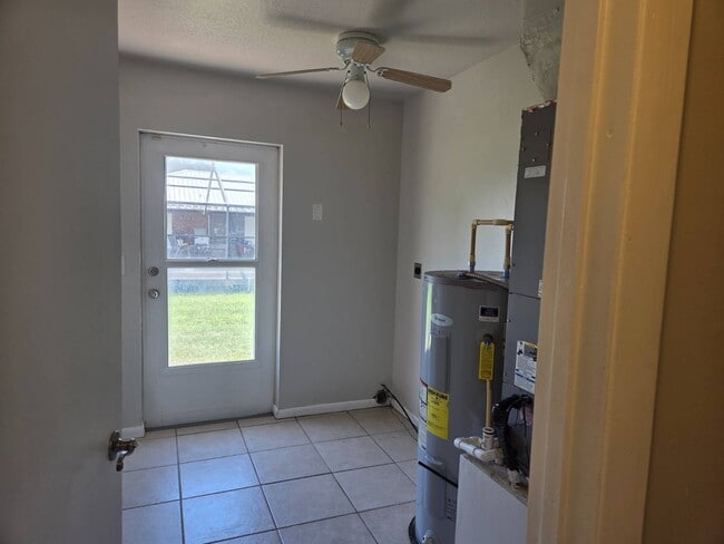 Building Photo - 208 Mirador Dr