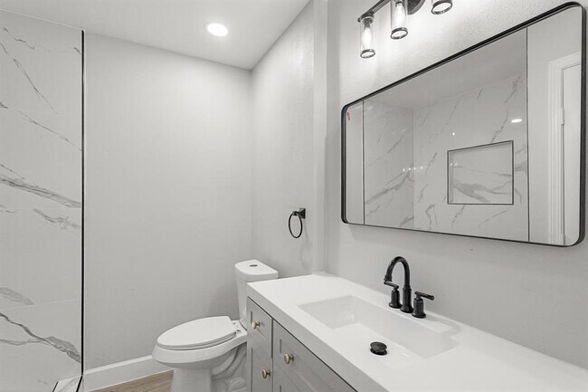 Building Photo - 5429 De Lange Ln