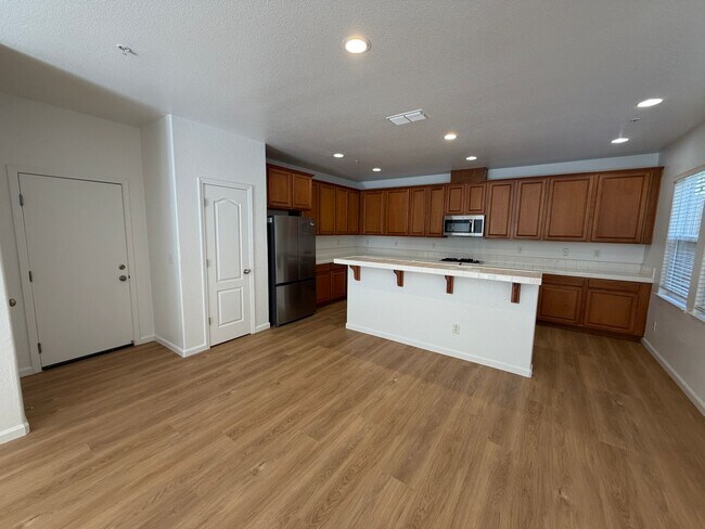Building Photo - 3301 N Park Dr