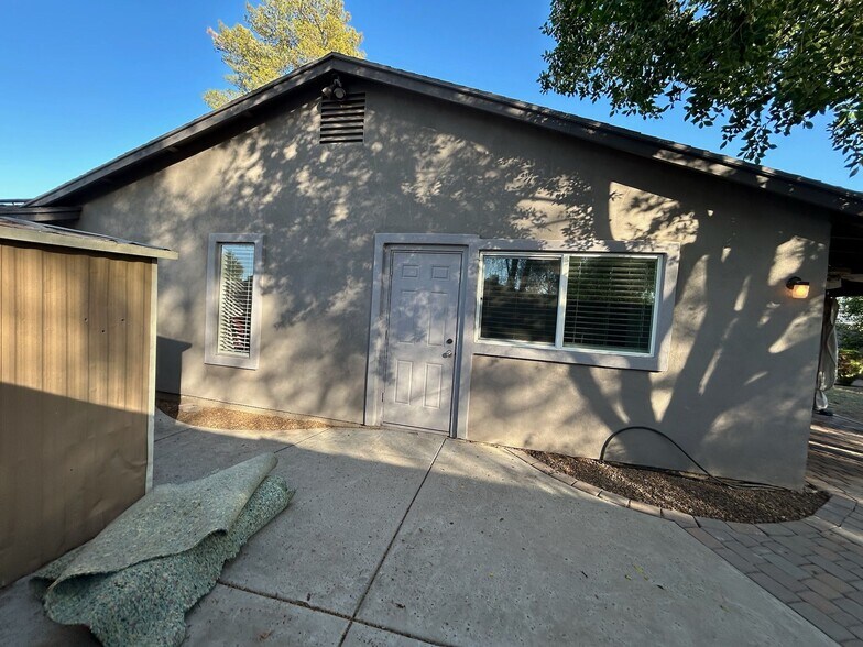 Building Photo - 2933 W Muriel Dr