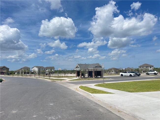 Building Photo - 12 Grove Ln