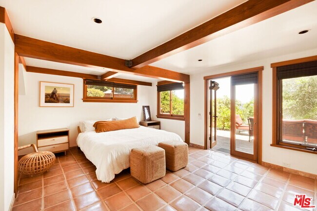 Building Photo - 21071 Waveview Dr